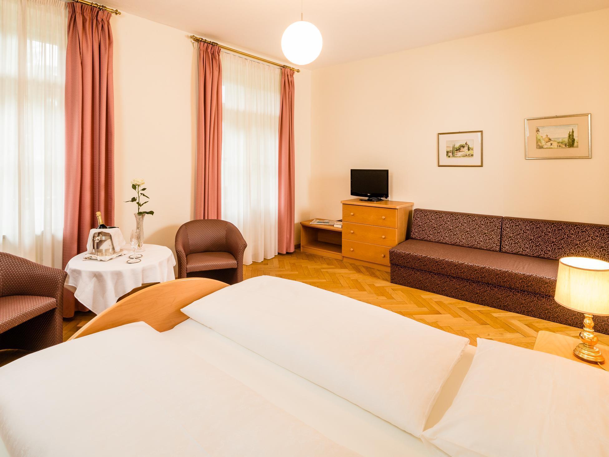 Hotel Palma Мерано Экстерьер фото