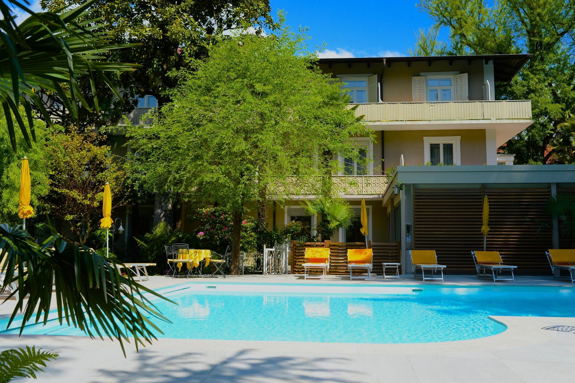 Hotel Palma Мерано Экстерьер фото